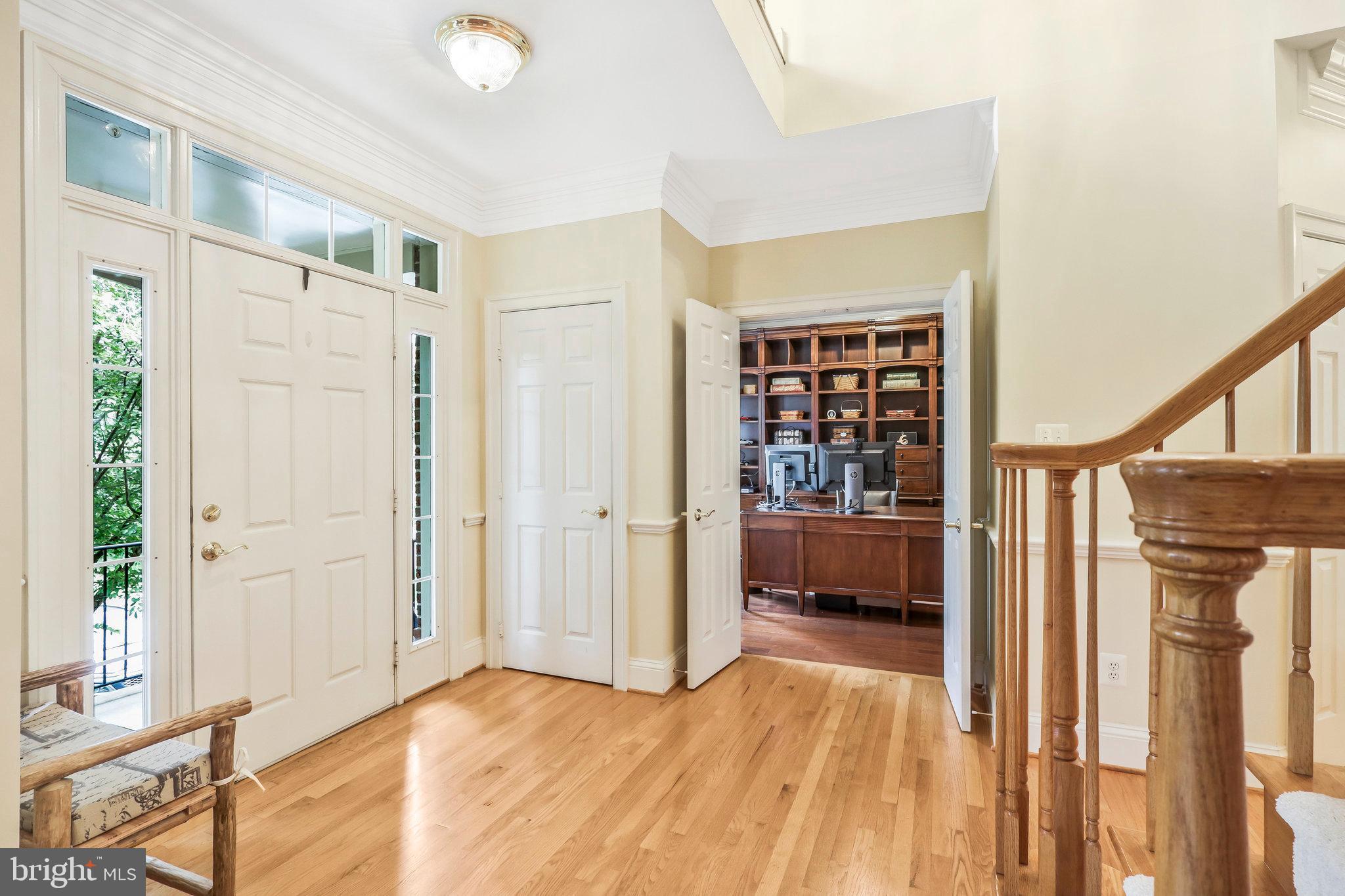 5658 Clouds Mill Drive Alexandria, VA 22310 - Photo 10 of 68 Foyer