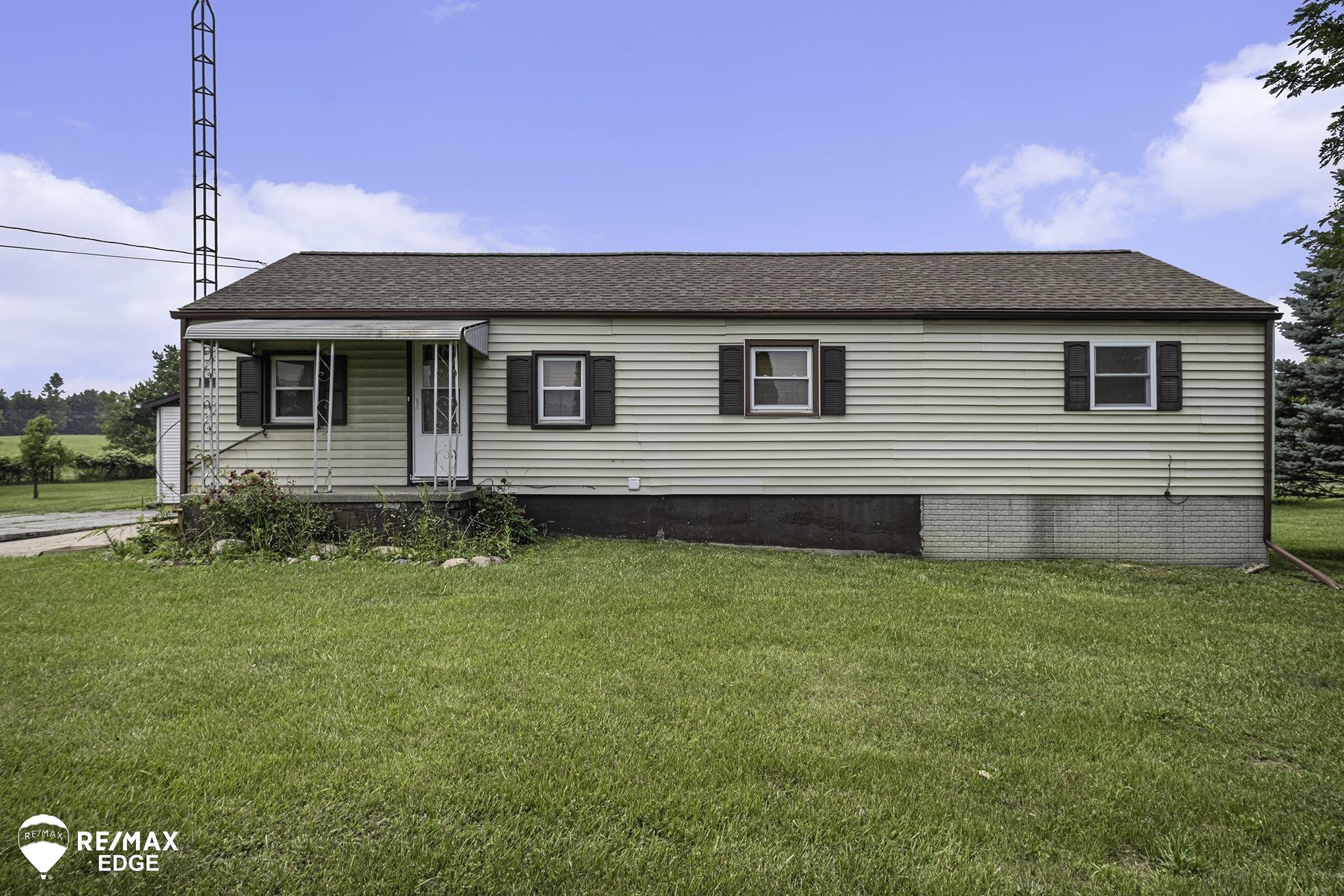 4244 South Irish Road Davison, MI 48423 - Photo 4 of 21 50113837-4.JPG