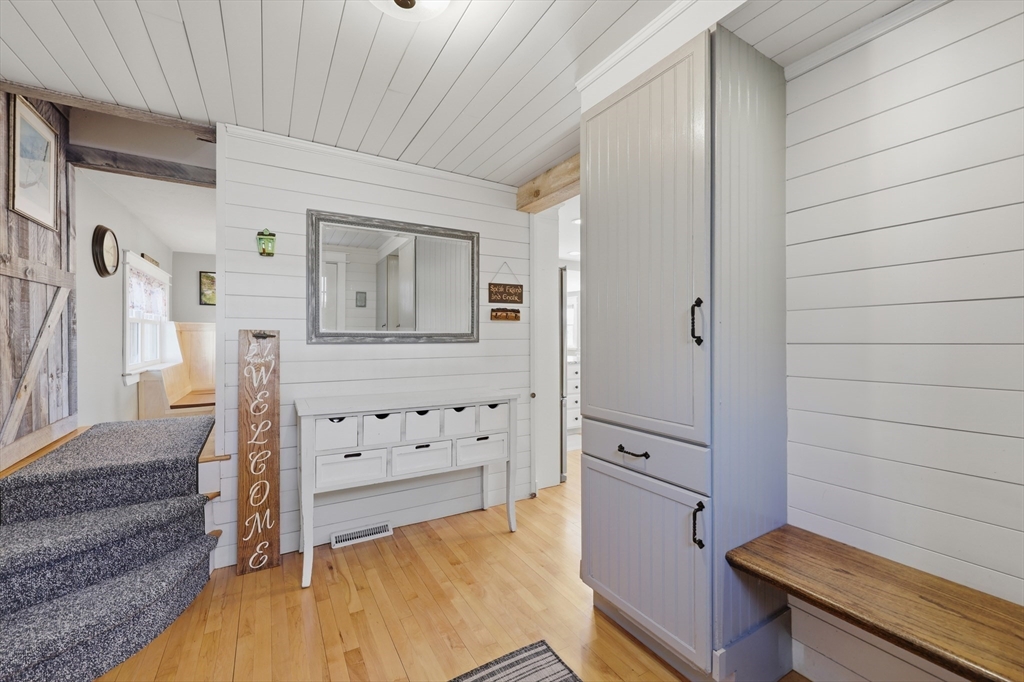 51 Spring Street Lunenburg, MA 01462 - Photo 4 of 42