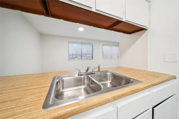 a close view of sink and tap