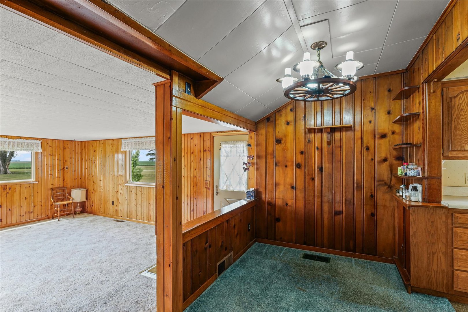 6292 North 100 East Road Allerton, IL 61810 - Photo 19 of 61 a view of an entryway with a chandelier