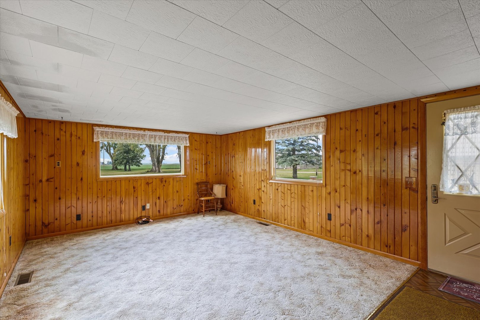 6292 North 100 East Road Allerton, IL 61810 - Photo 20 of 61 an empty room with windows