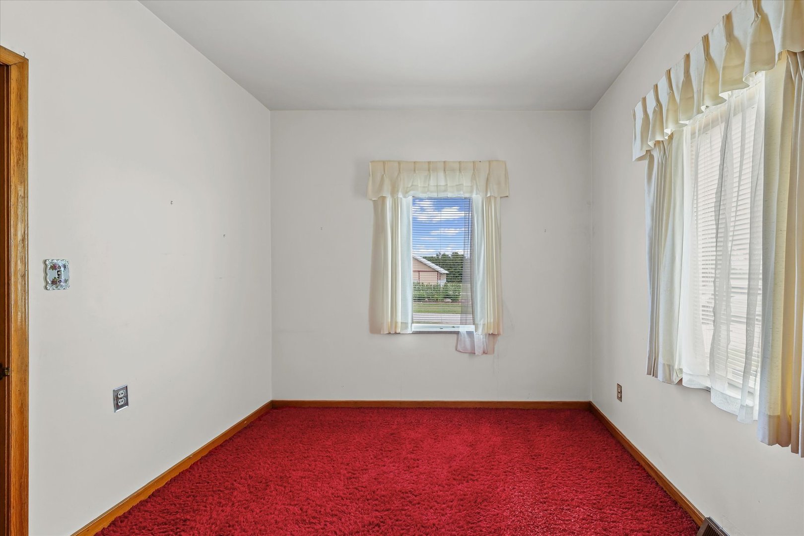 6292 North 100 East Road Allerton, IL 61810 - Photo 28 of 61 an empty room with a window
