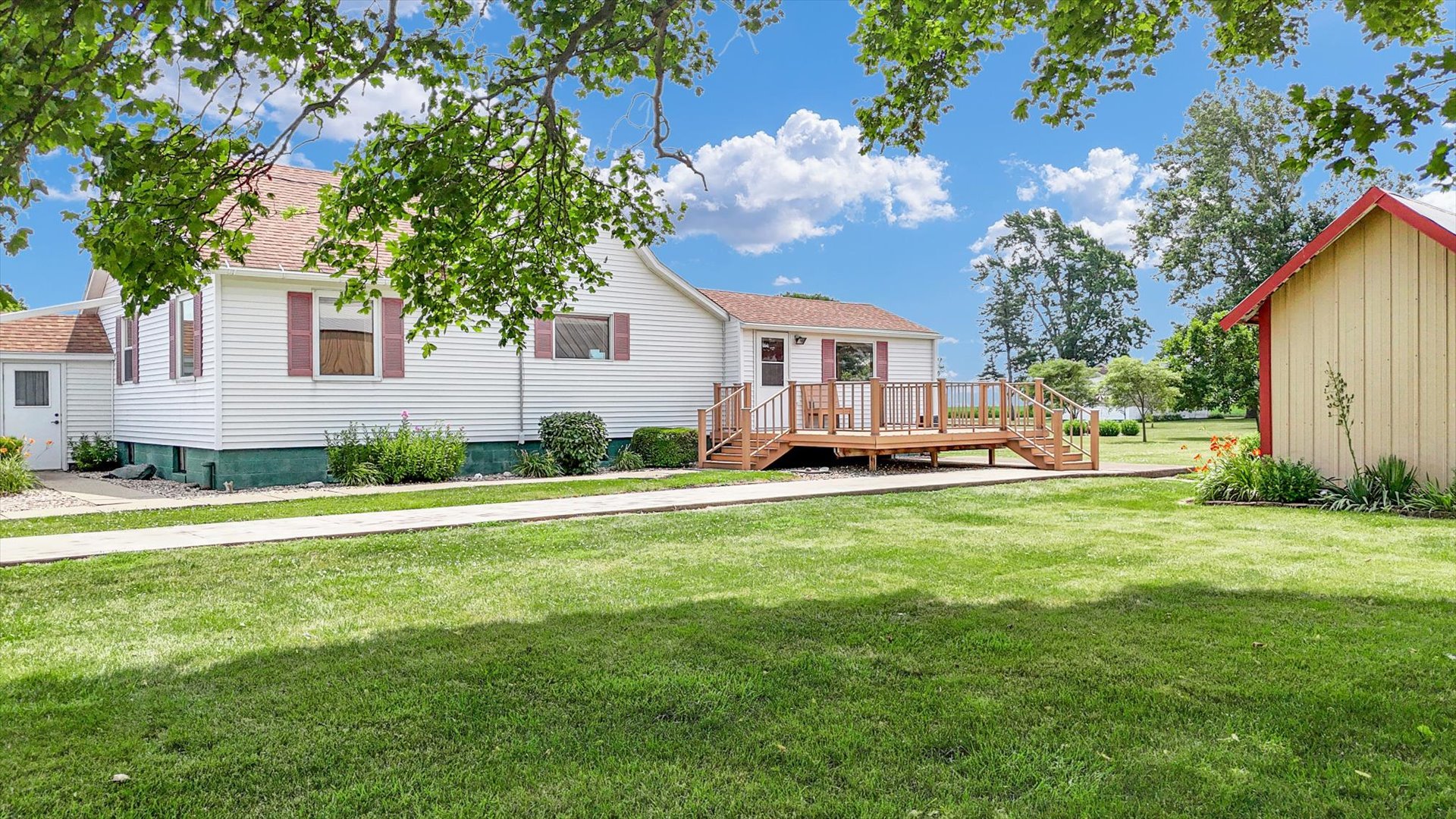 6292 North 100 East Road Allerton, IL 61810 - Photo 39 of 61 a front view of a house with a yard and trees