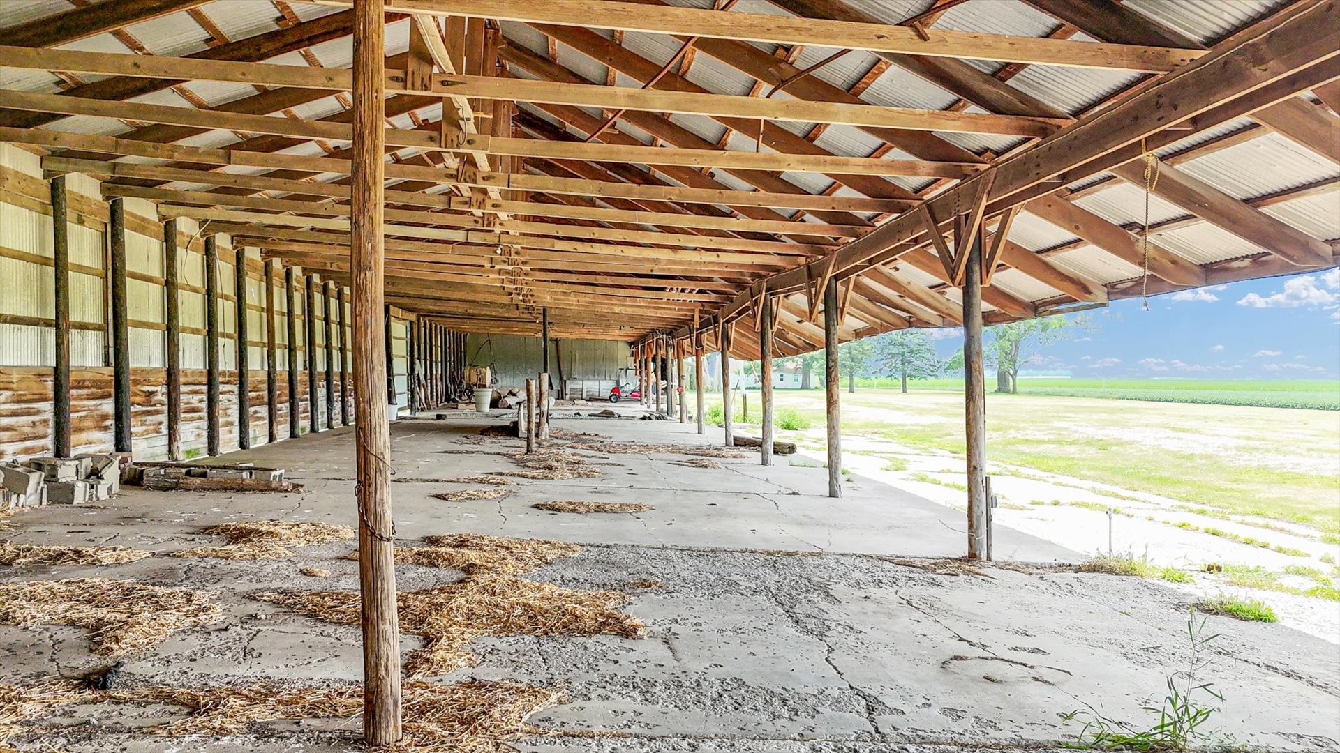 6292 North 100 East Road Allerton, IL 61810 - Photo 55 of 61 a view of a backyard of a house