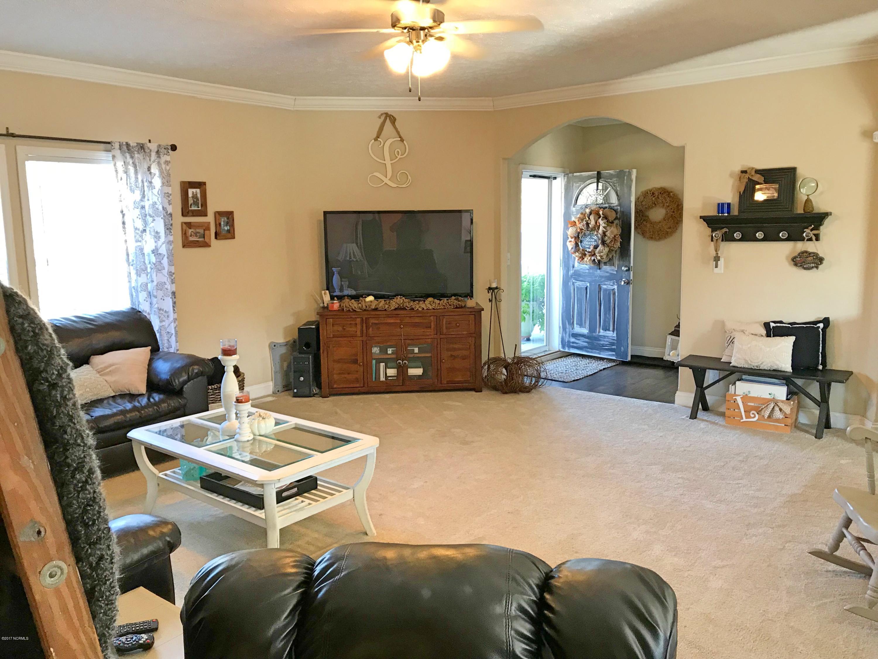 135 Benton Road Southeast Bolivia, NC 28422 - Photo 3 of 26 10