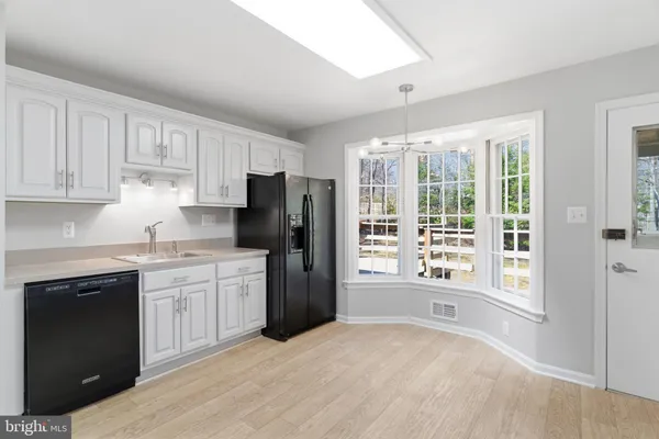 $3,990 | 9116 Hamilton Drive, Fairfax, VA 22031