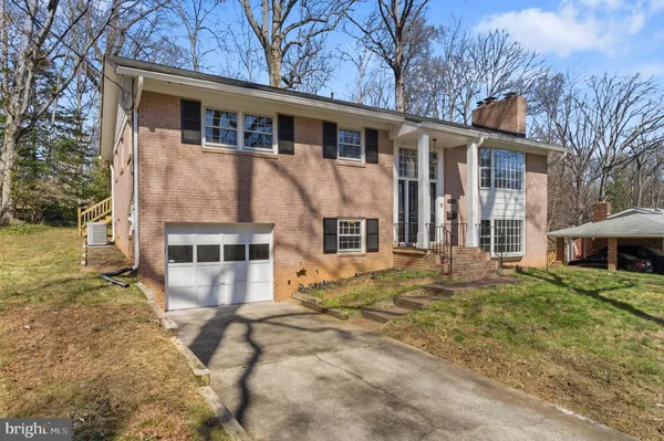 $3,990 | 9116 Hamilton Drive, Fairfax, VA 22031