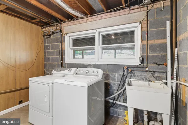 $3,990 | 9116 Hamilton Drive, Fairfax, VA 22031