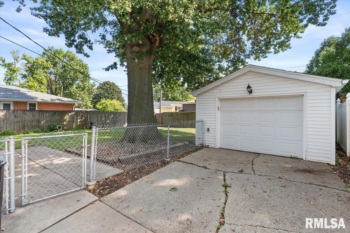 8 Foresters Lane Springfield, IL 62704 - Photo 33 of 37 Gallery Image 33