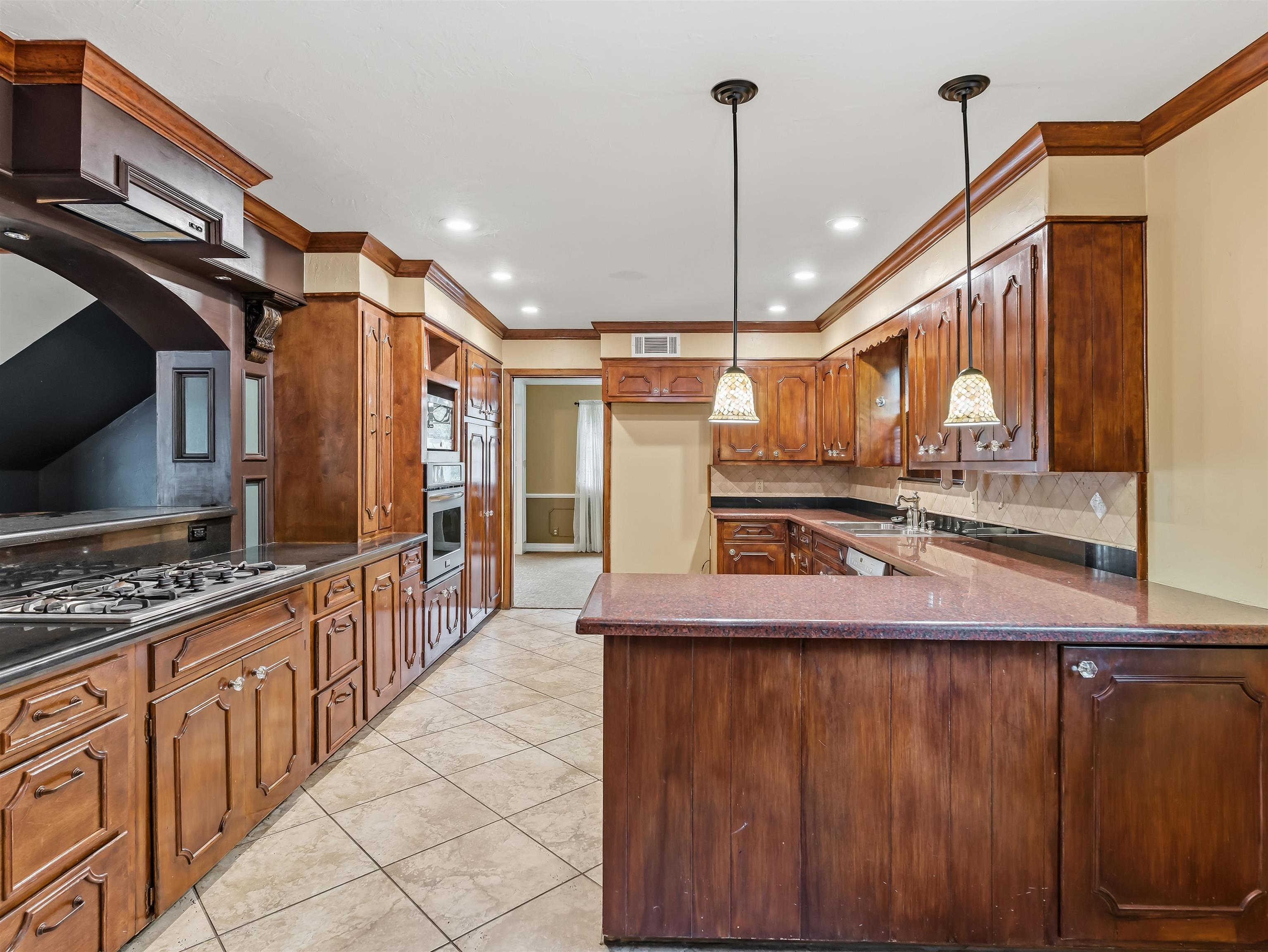 1990 Edson Drive Beaumont, TX 77706 - Photo 12 of 35
