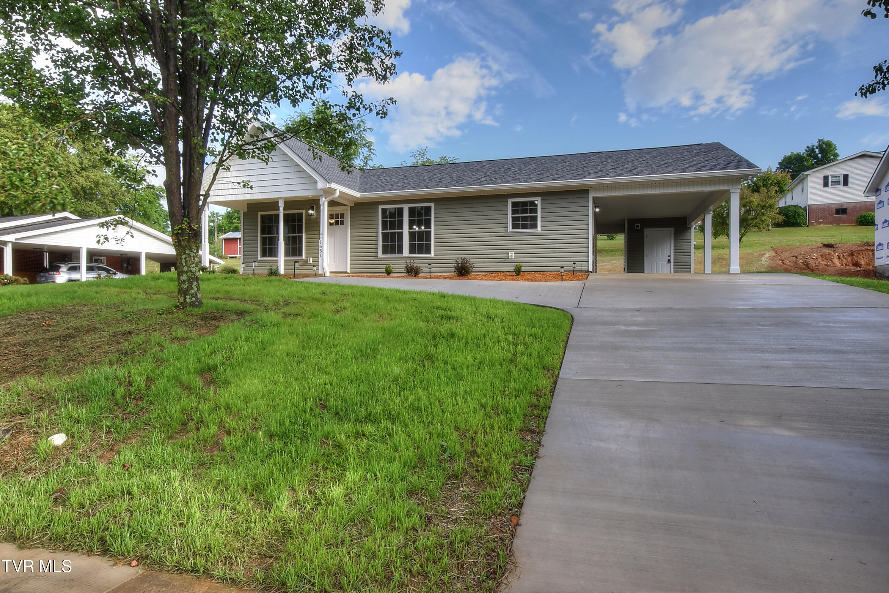 1651 Siam Road Elizabethton, TN 37643 - Photo 3 of 36 3