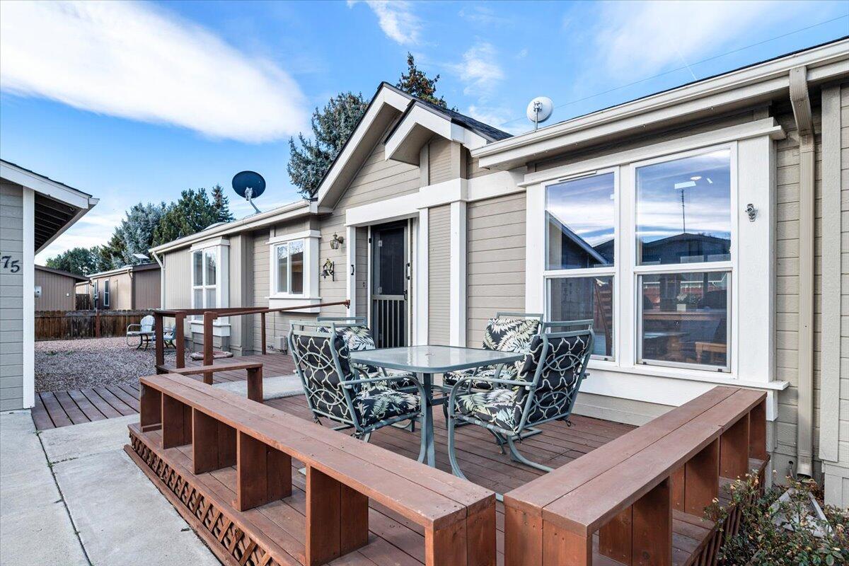 1875 Northeast 6th Street Redmond, OR 97756 - Photo 4 of 33