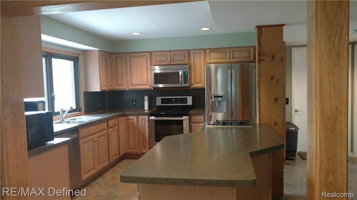 408 East Buell Road Rochester, MI 48306 - Photo 19 of 31 1.jpg