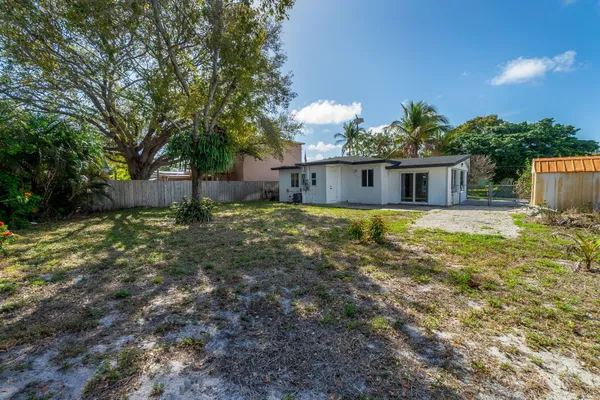 $3,200 | 113 Southeast 8th Avenue, Boynton Beach, FL 33435