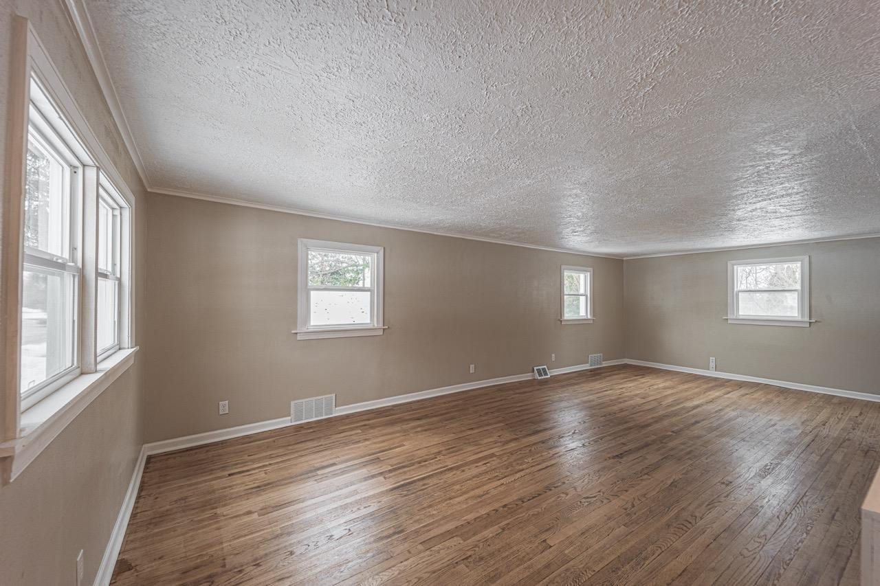 4516 Raven Street Rockford, IL 61107 - Photo 4 of 27