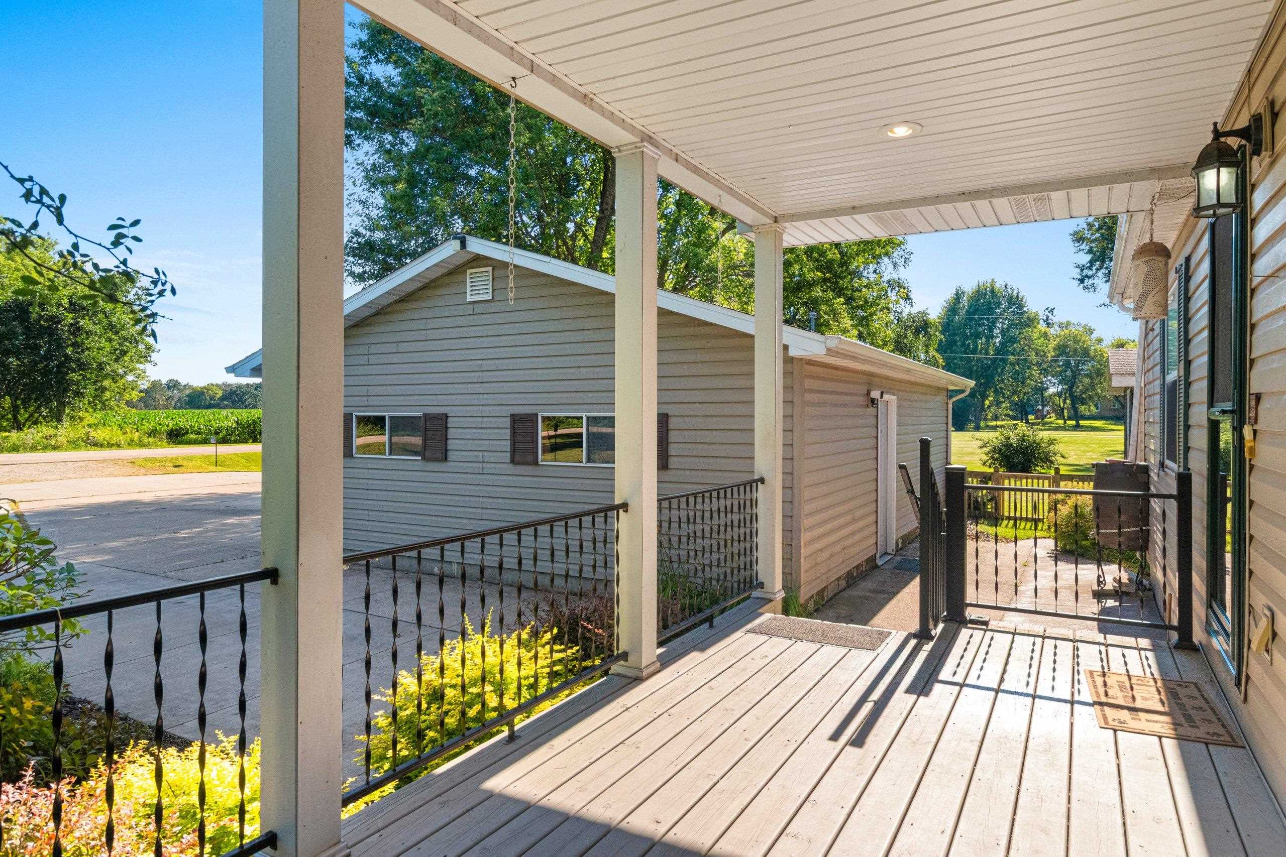 W10298 School Road Hortonville, WI 54944 - Photo 6 of 43