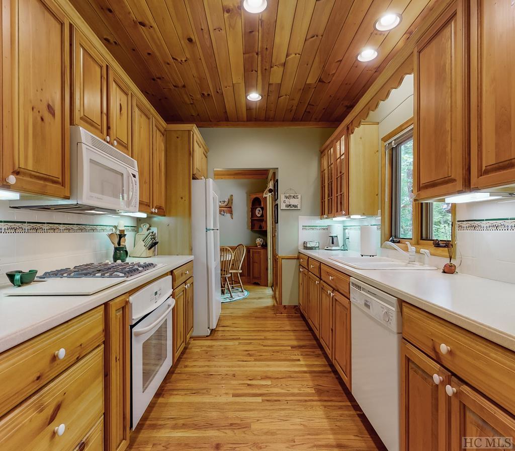 1121 Wilson Road Highlands, NC 28741 - Photo 20 of 42 Gallery Image 20