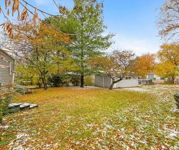 a view of yard and ocean