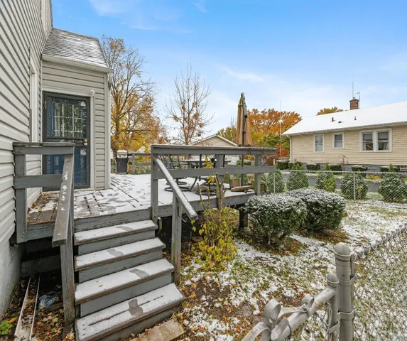 a view of a house with backyard and trees