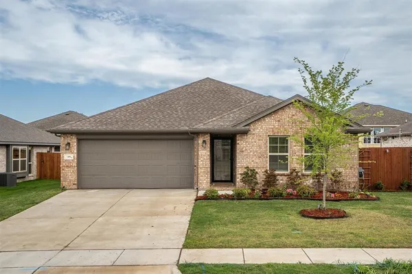 $295,000 | 1406 Quail Crk Drive, Cleburne, TX 76033
