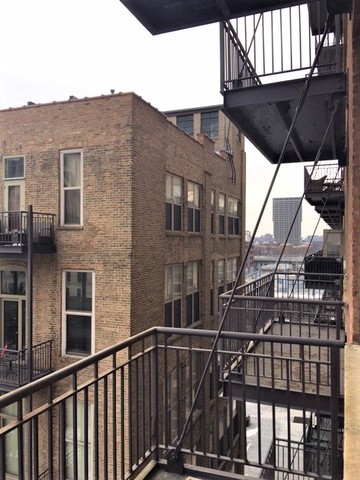 500 South Clinton Street, Unit 611 Chicago, IL 60607 - Photo 18 of 19 a view of a roof deck