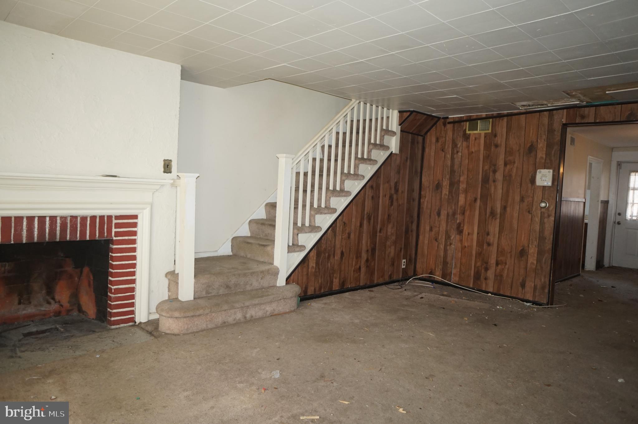 316 Maypole Road Upper Darby, PA 19082 - Photo 3 of 15 Livingroom