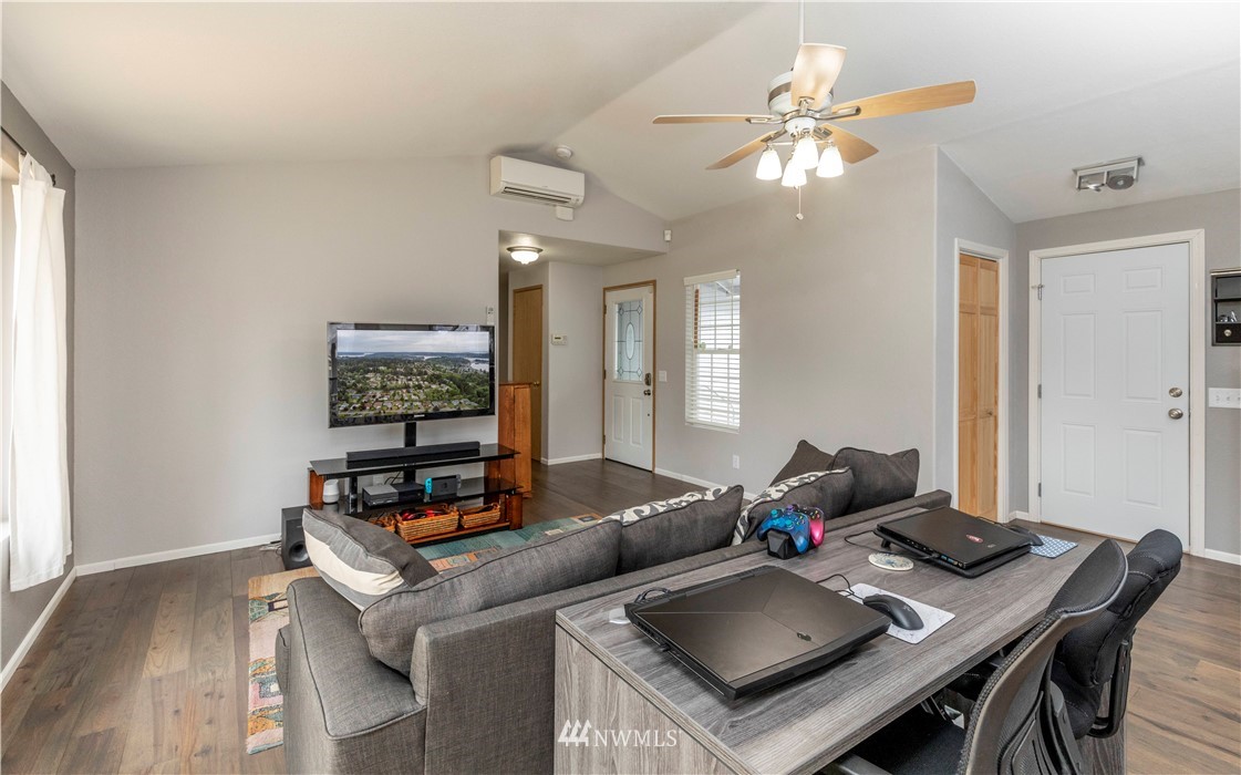 7302 East Raintree Lane Port Orchard, WA 98366 - Photo 3 of 34 Gallery Image 3