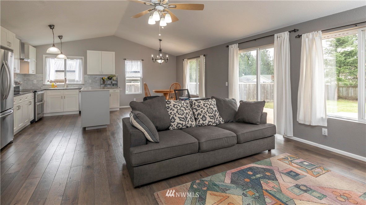 7302 East Raintree Lane Port Orchard, WA 98366 - Photo 4 of 34 Gallery Image 4