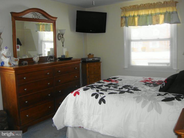 408 Wayne Avenue Springfield, PA 19064 - Photo 14 of 25 Bedroom - Main