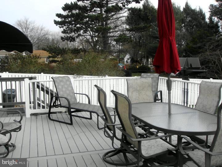 408 Wayne Avenue Springfield, PA 19064 - Photo 24 of 25 Deck