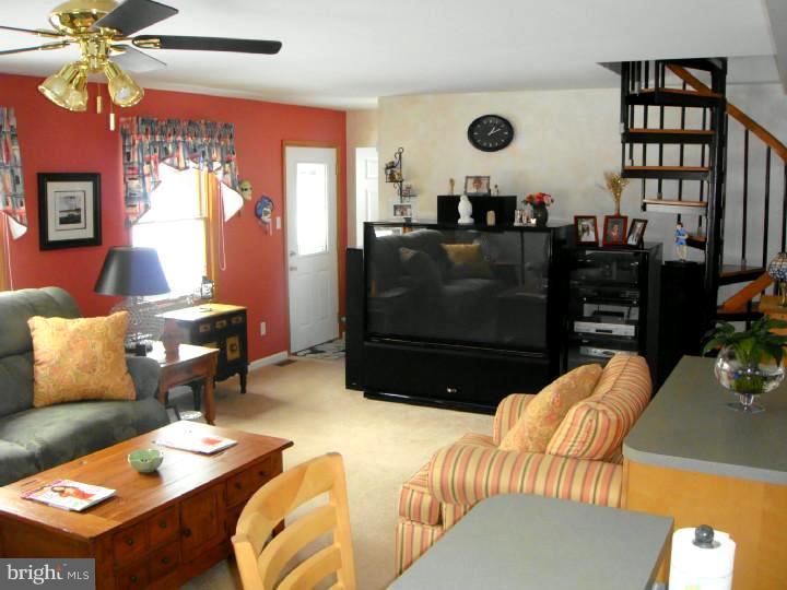 408 Wayne Avenue Springfield, PA 19064 - Photo 6 of 25 Family Room