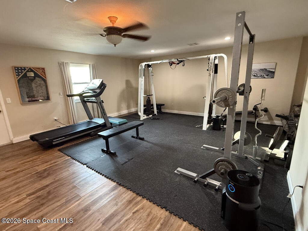 9010 Central Avenue Sebastian, FL 32976 - Photo 9 of 18 a room with gym equipment