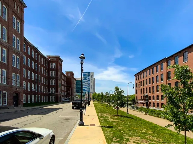 $2,400 | 240 Jackson Street, Unit 307, Lowell, MA 01852