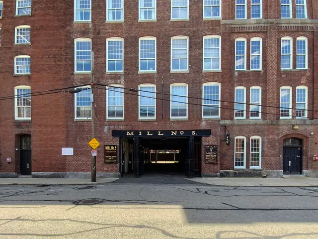 $2,400 | 240 Jackson Street, Unit 307, Lowell, MA 01852