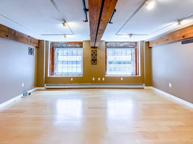 $2,400 | 240 Jackson Street, Unit 307, Lowell, MA 01852