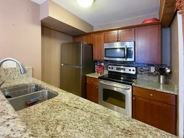 $2,400 | 240 Jackson Street, Unit 307, Lowell, MA 01852