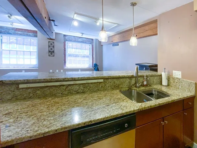 $2,400 | 240 Jackson Street, Unit 307, Lowell, MA 01852