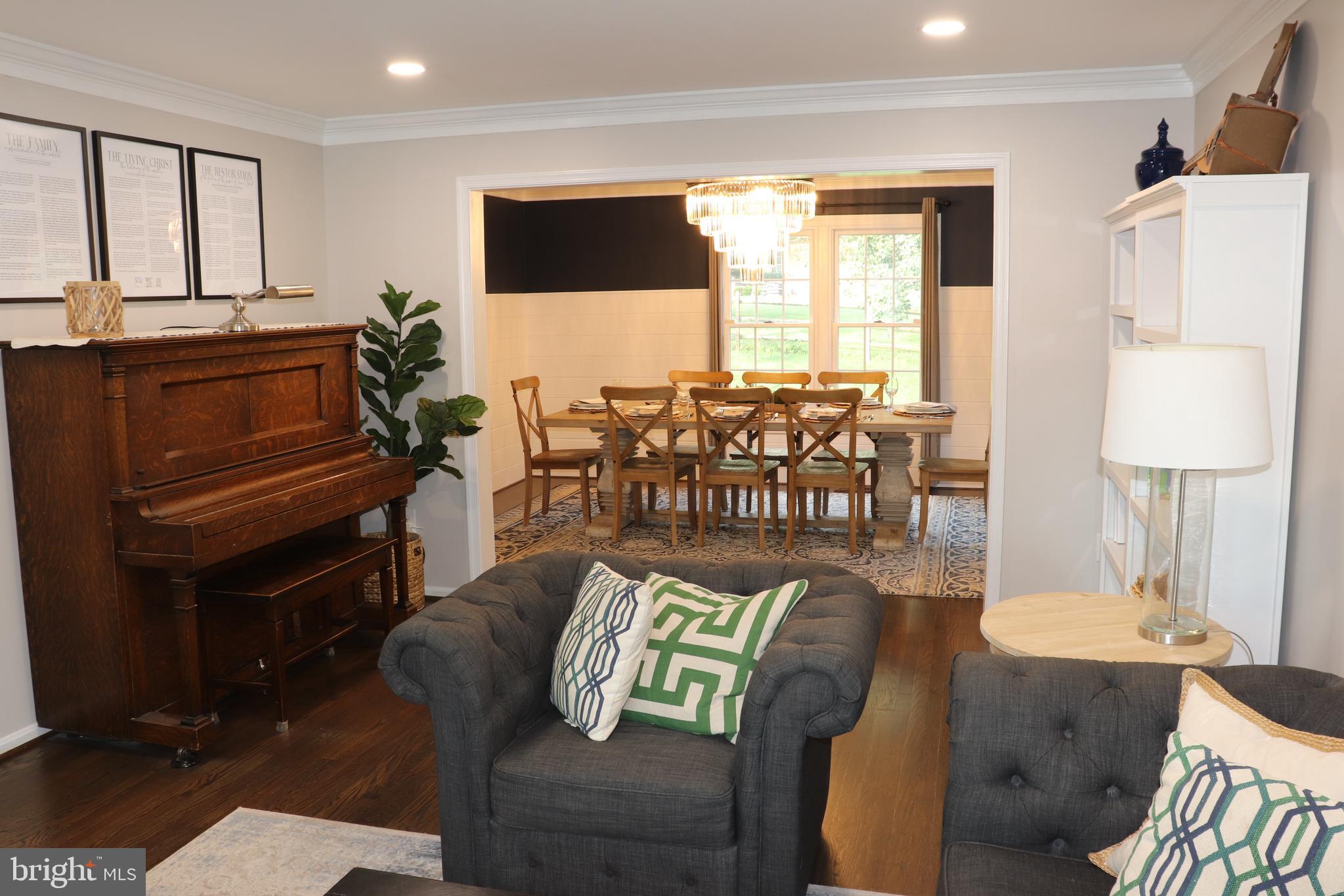 8205 Dry Ridge Road Montgomery Village, MD 20886 - Photo 4 of 44 Living Room/ Dining Room