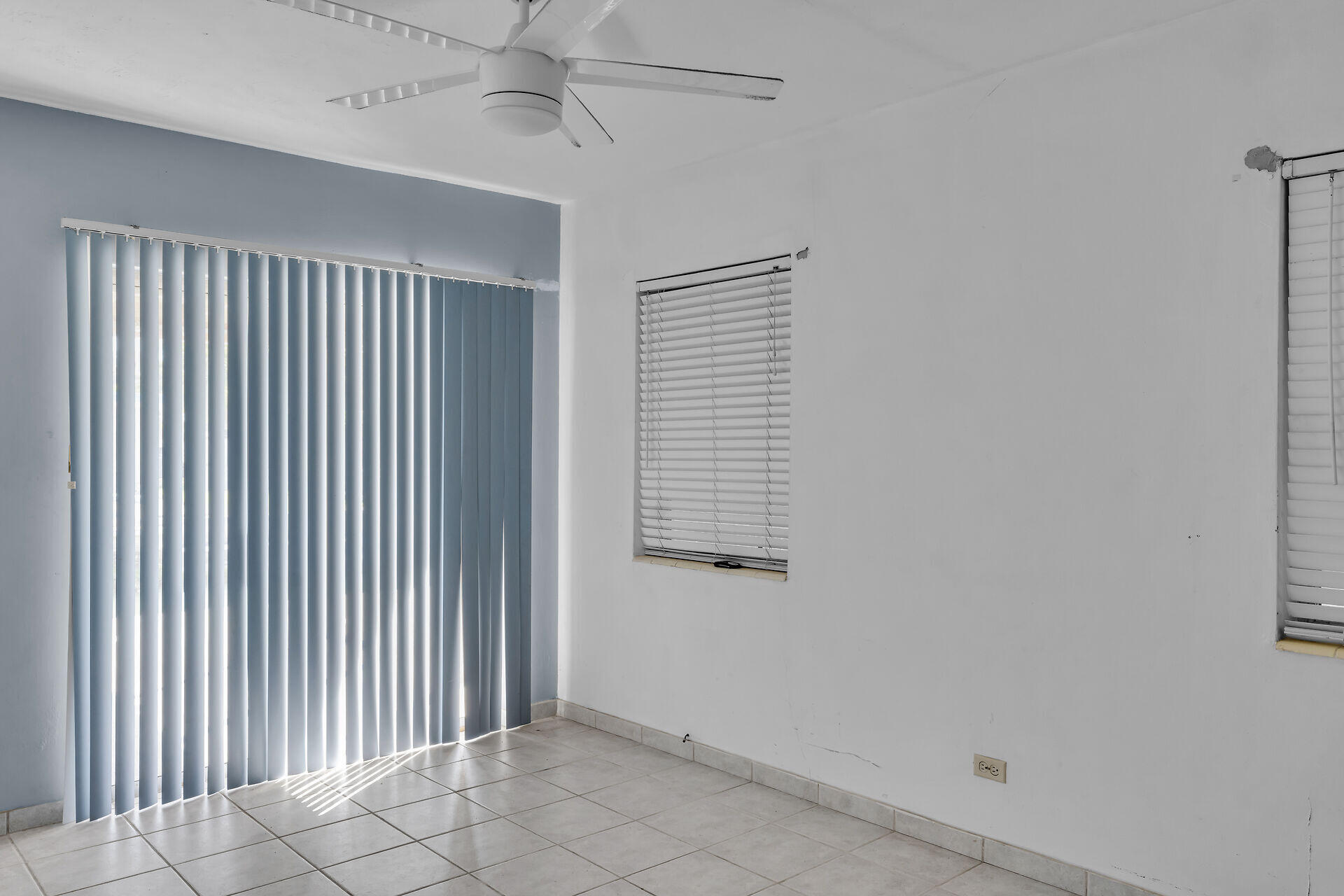 798 96th Street Marathon, FL 33050 - Photo 20 of 28 an empty room with windows