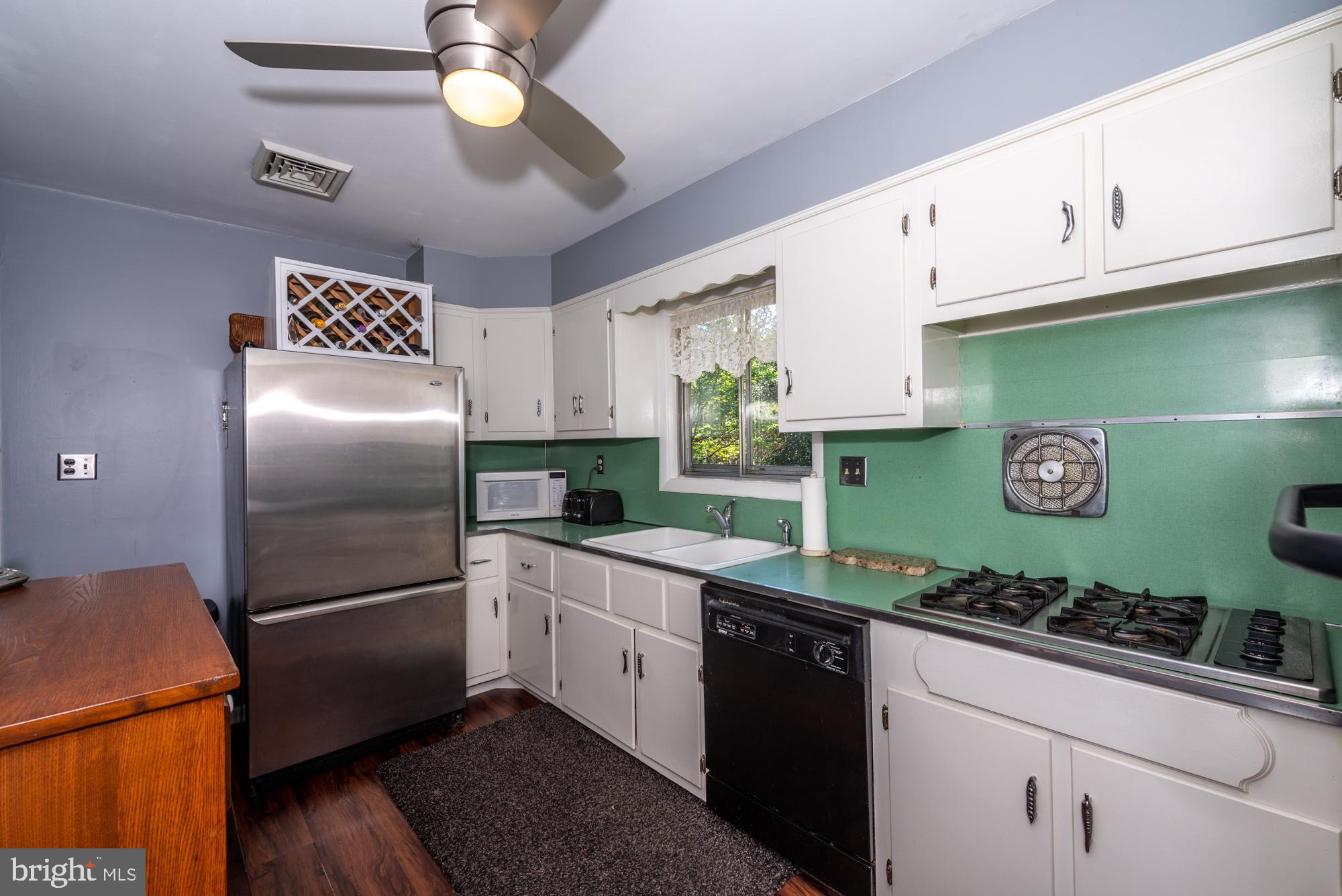 950 Cardinal Road Lancaster, PA 17601 - Photo 4 of 25 Gallery Image 4