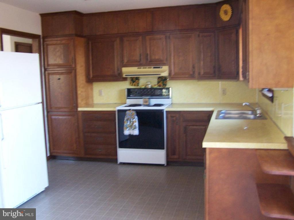 2303 North Colebrook Road Manheim, PA 17545 - Photo 3 of 9