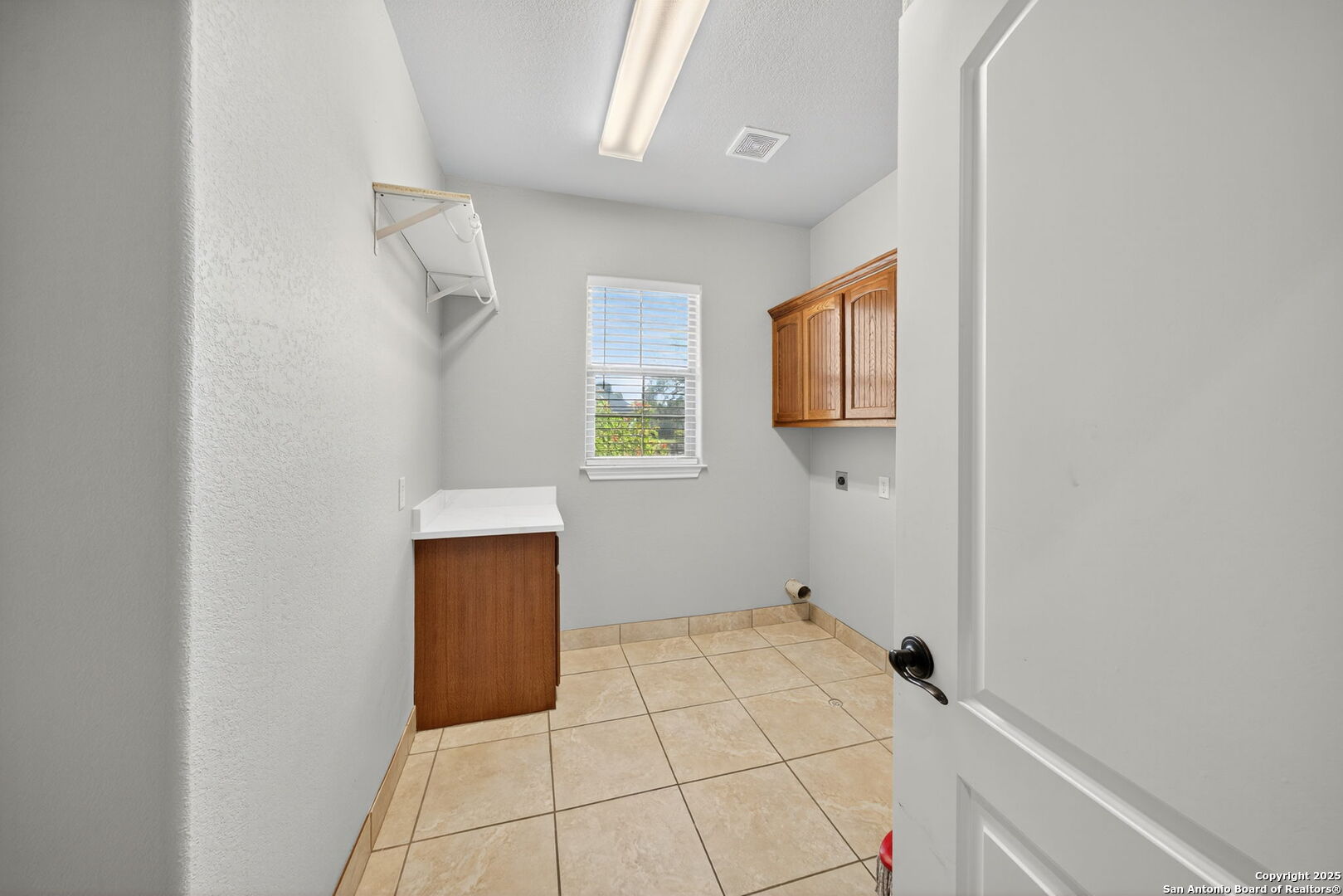 1626 Clover Ridge Pleasanton, TX 78064 - Photo 23 of 33 a view of an empty room