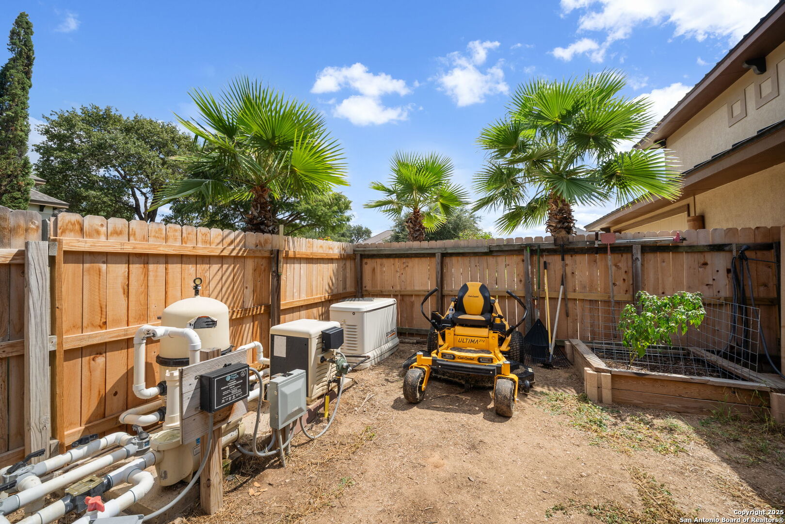 1626 Clover Ridge Pleasanton, TX 78064 - Photo 26 of 33 a view of a backyard with sitting area