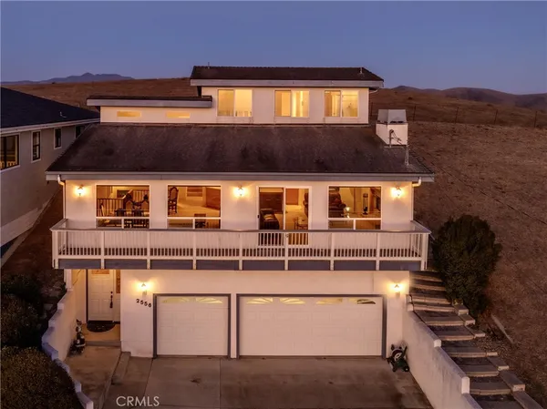 a view of building with lot of windows