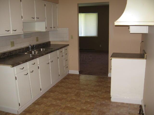 1261 Bernhard Road Columbus, OH 43227 - Photo 4 of 16 Gallery Image 4
