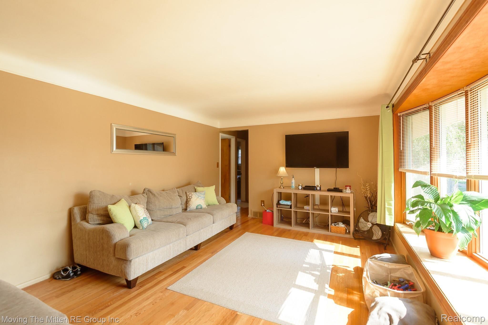 36776 Pinewood Road Wayne, MI 48184 - Photo 5 of 35 MTM_36776_pinewood-14.jpg
