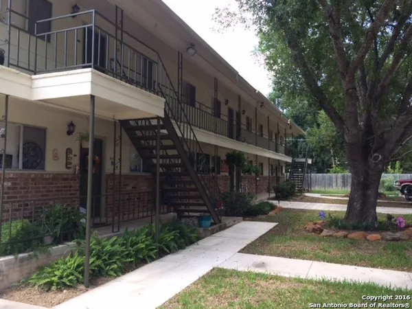 $795 | 2500 Avenue East, Unit 7B, Hondo, TX 78861