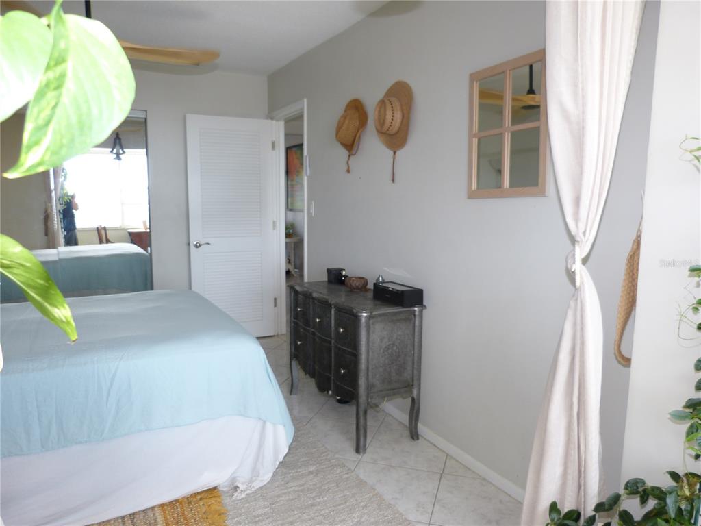 2 Causeway Boulevard, Unit 206 Dunedin, FL 34698 - Photo 19 of 26 a bedroom with a bed and a window