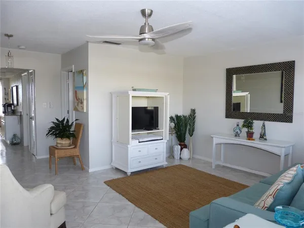 $1,895 | 2 Causeway Boulevard, Unit 206, Dunedin, FL 34698